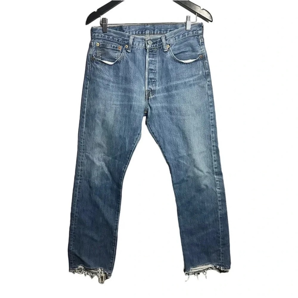 Levi’s Straight Leg Distressed Jeans Size 32x 32